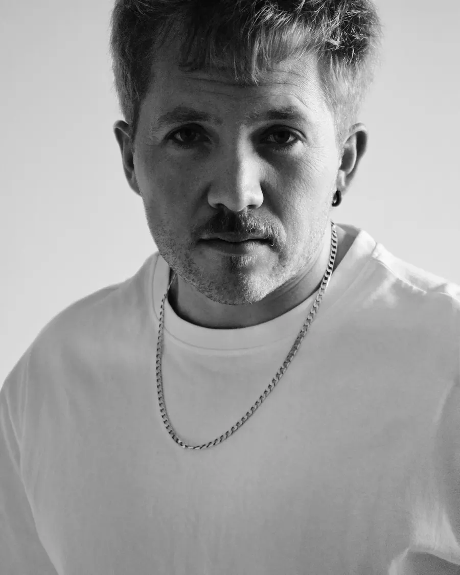 Quewin Human, black and white portrait in a white T-shirt
